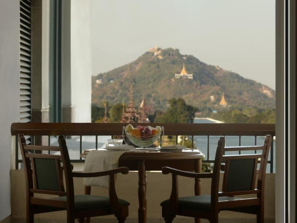 Hilton Mandalay Hotel Exterior photo
