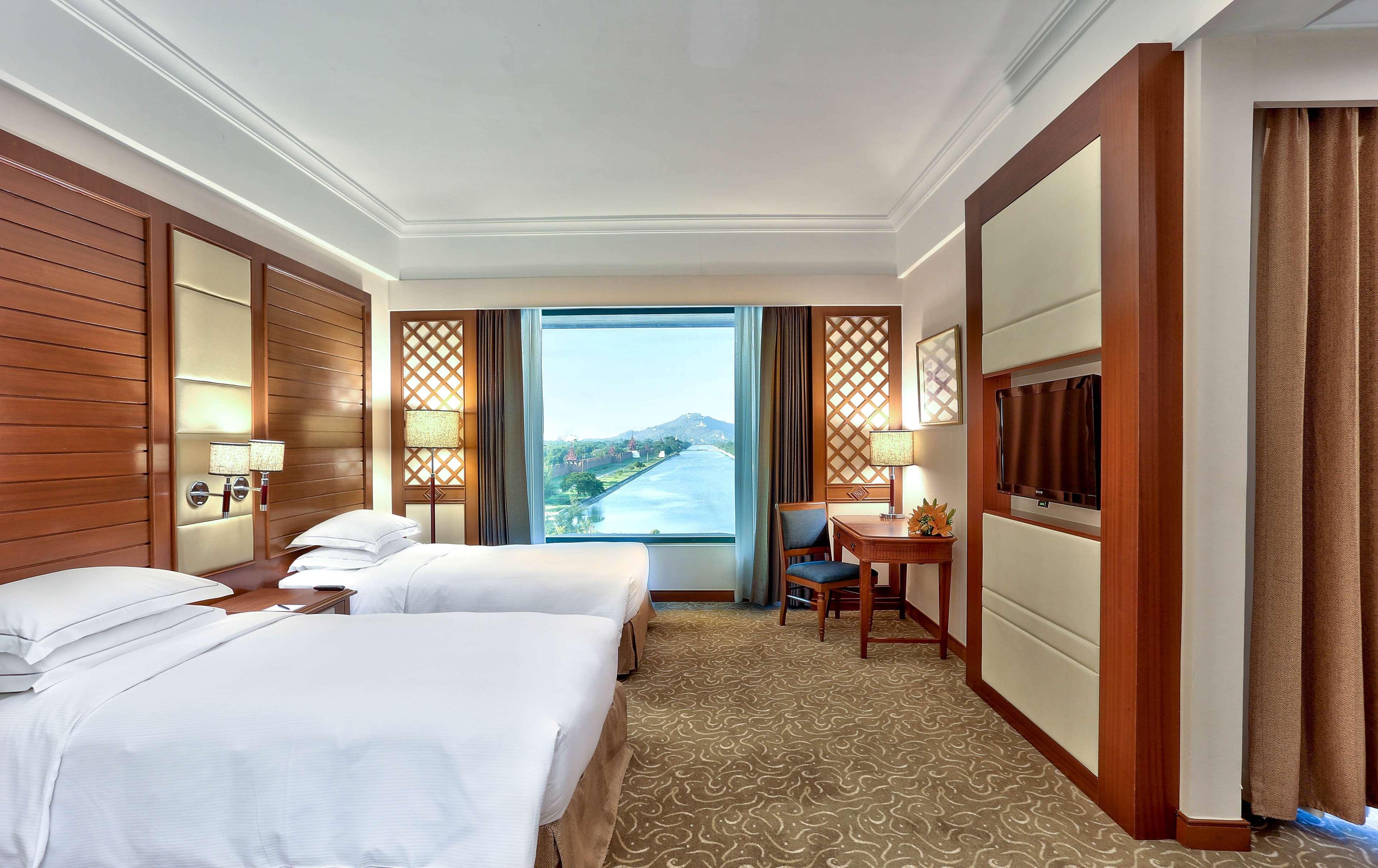 Hilton Mandalay Hotel Exterior photo