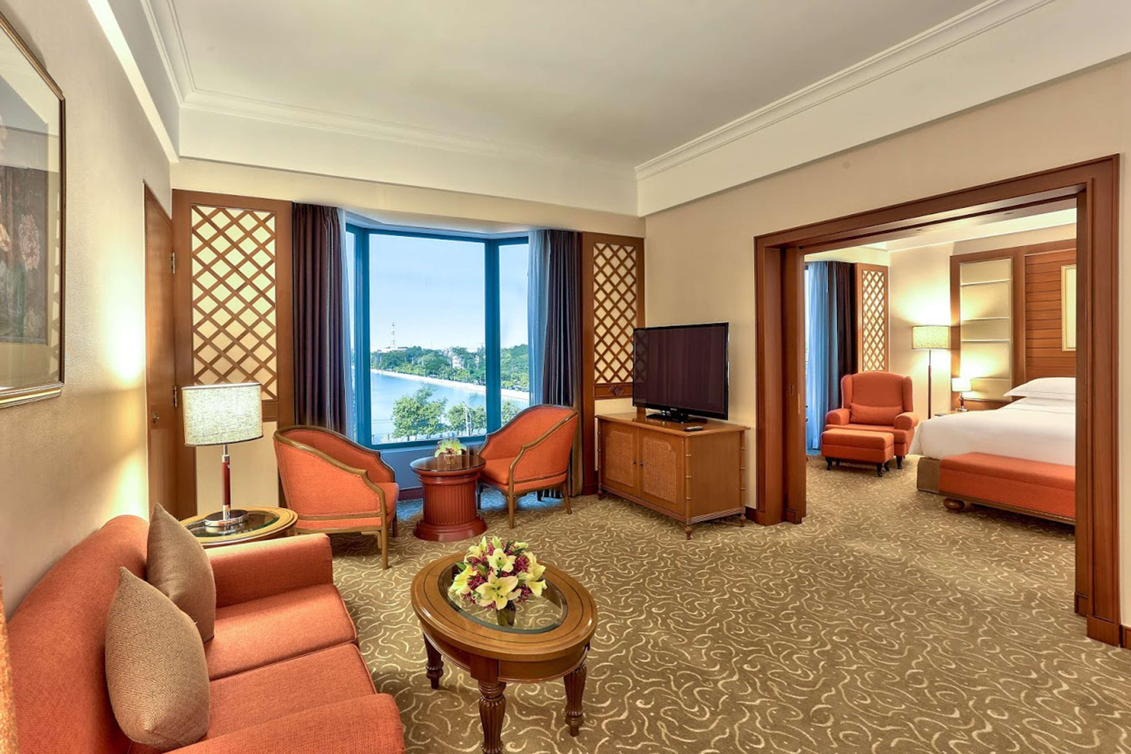 Hilton Mandalay Hotel Exterior photo