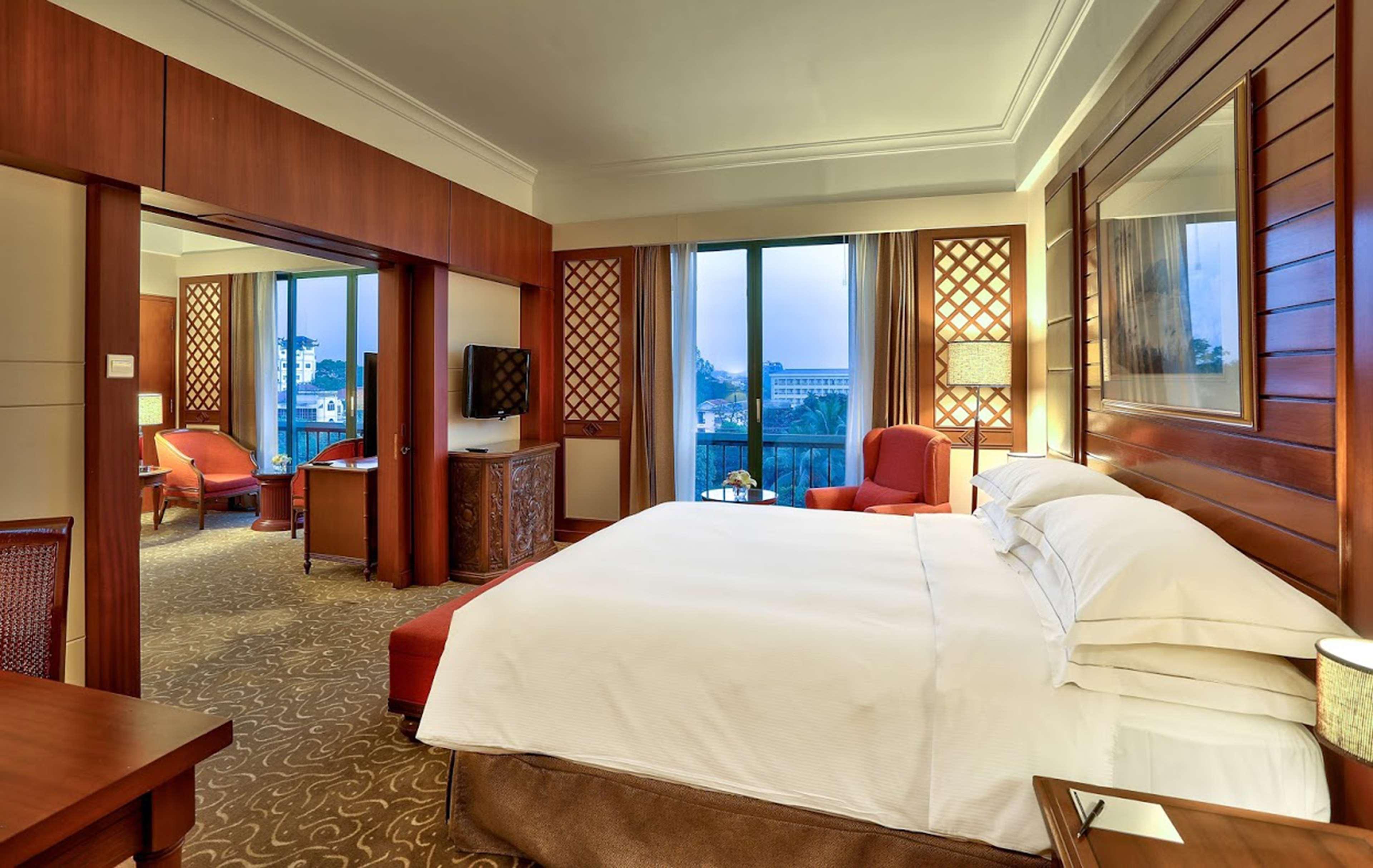Hilton Mandalay Hotel Exterior photo