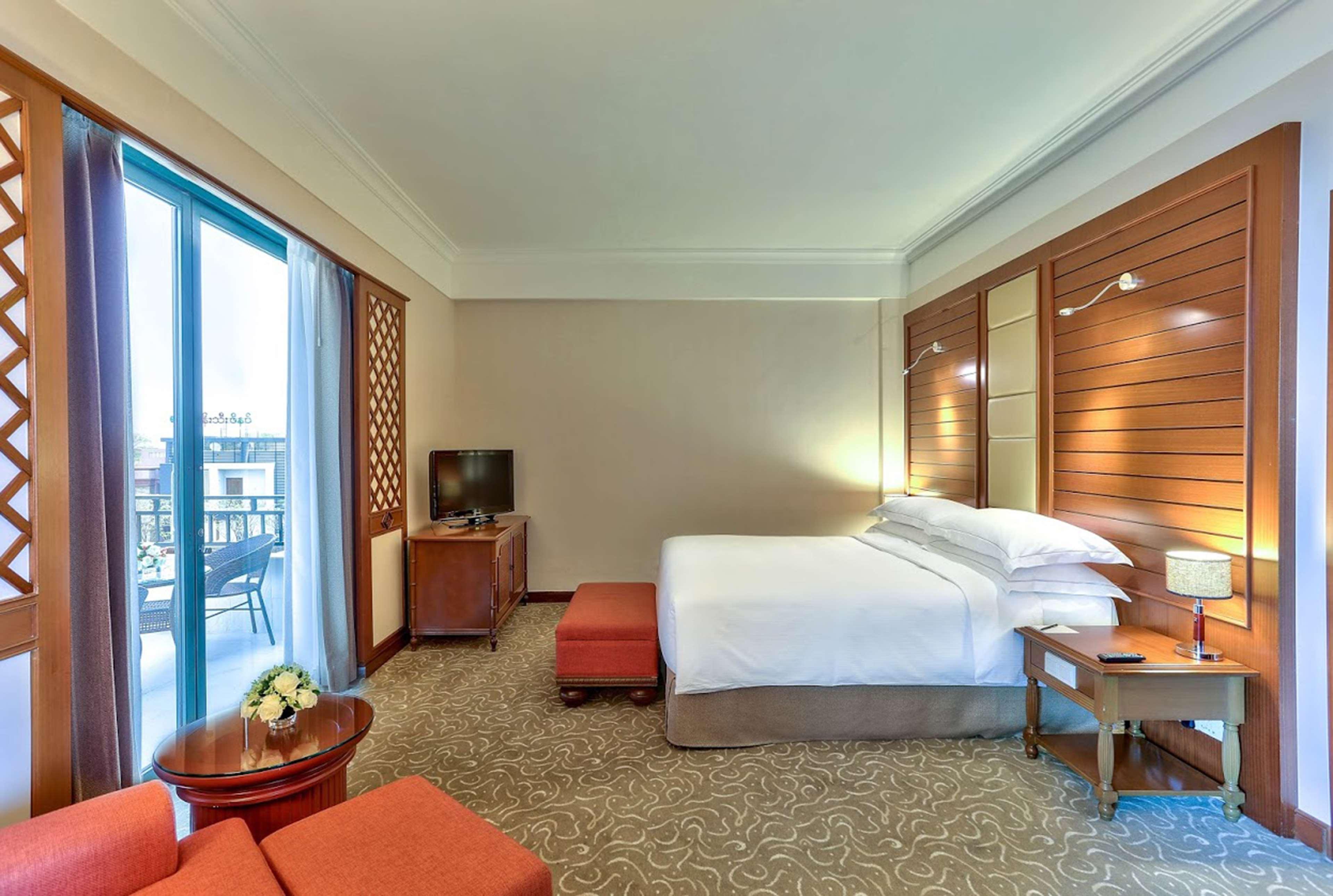 Hilton Mandalay Hotel Exterior photo