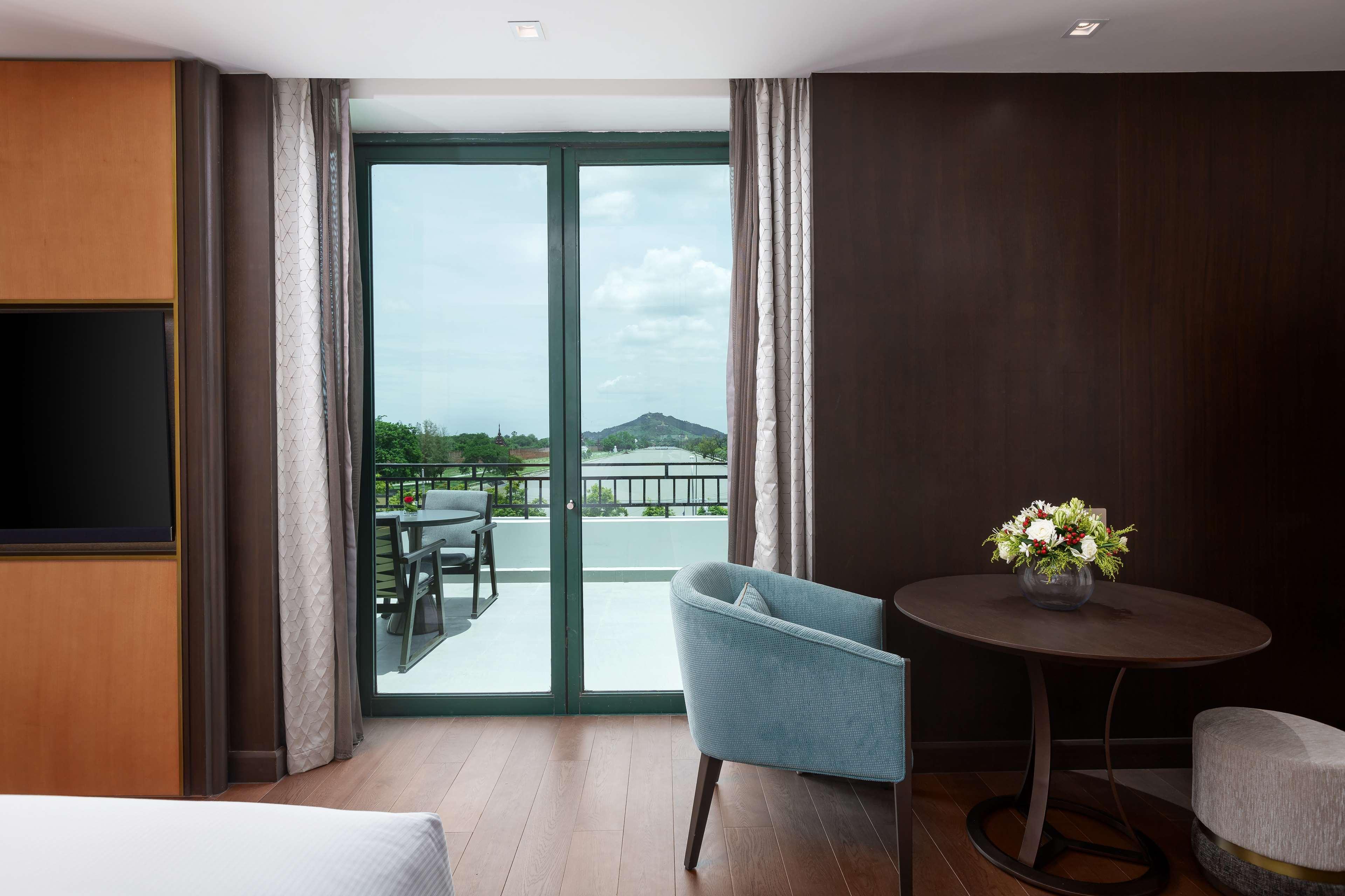 Hilton Mandalay Hotel Exterior photo