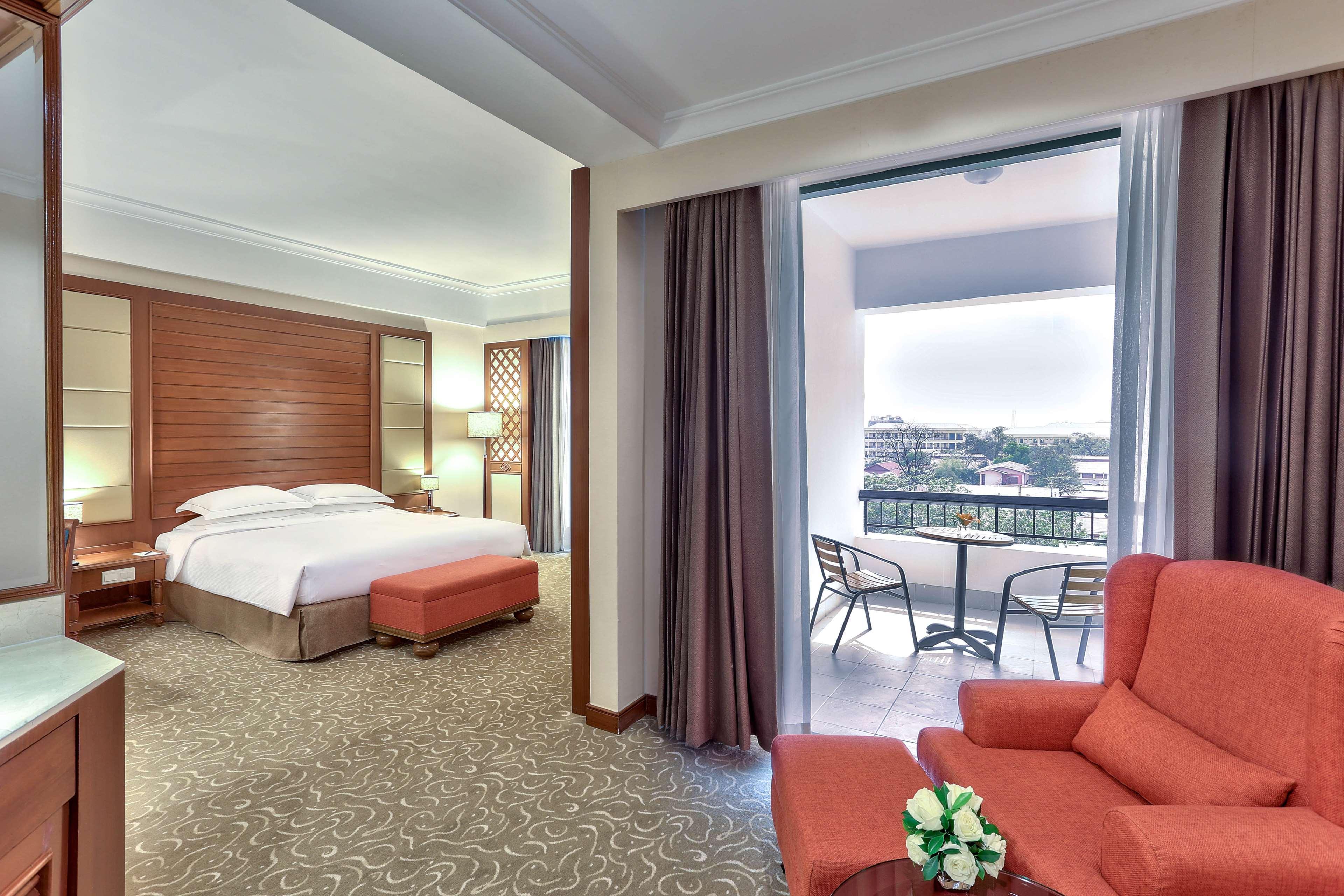 Hilton Mandalay Hotel Exterior photo